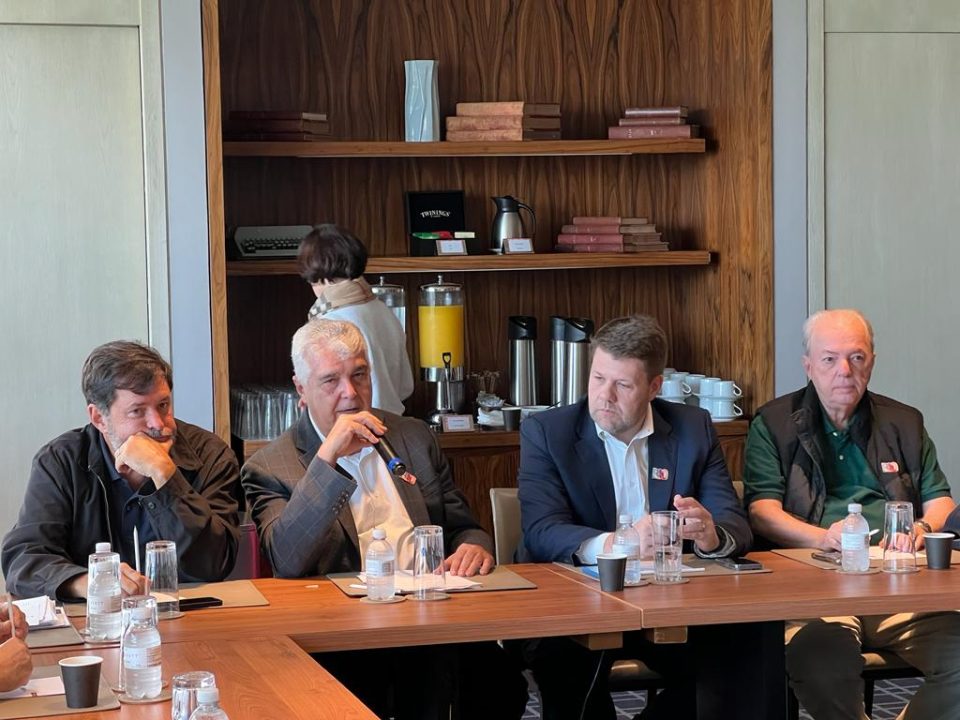 Reunioes de diretoria discutem eventos temas juridicos e hospedagem segura FOTO 3 1