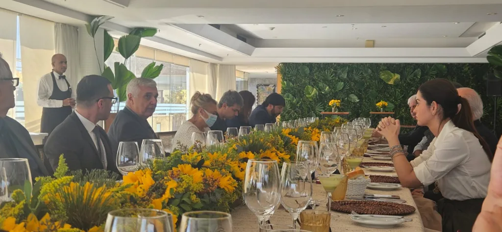 Gerentes cinco estrelas se reúnem no Windsor Barra 19 forum dos gerebte 12