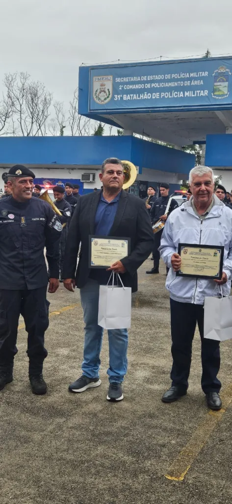 Presidente do HotéisRIO é homenageado em cerimônia da PM 16 WhatsApp Image 2025 12 18 at 11.37.10 8