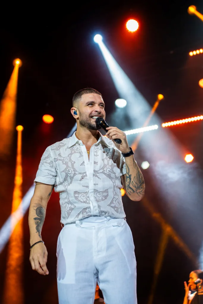 Hotéis do Rio oferecem programação especial durante a folia 23 Foto 3 Diogo Nogueira palco Credito Soul Rio Filmes