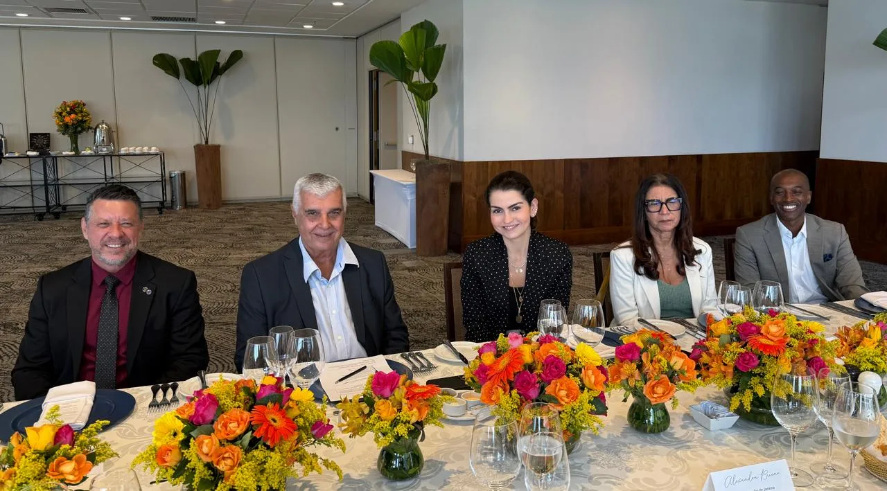 Questões trabalhistas e qualificação de mão de obra na pauta do GG5 15 2 MESA 1 2