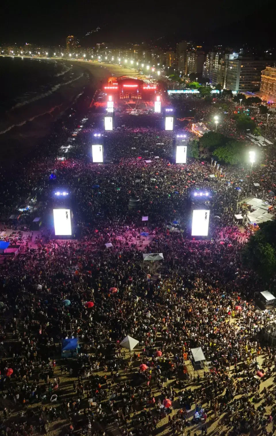 03 05 2025 DRONE SHOW LADY GAGA FOTO FABIO MOTTA 3 972x1536 1