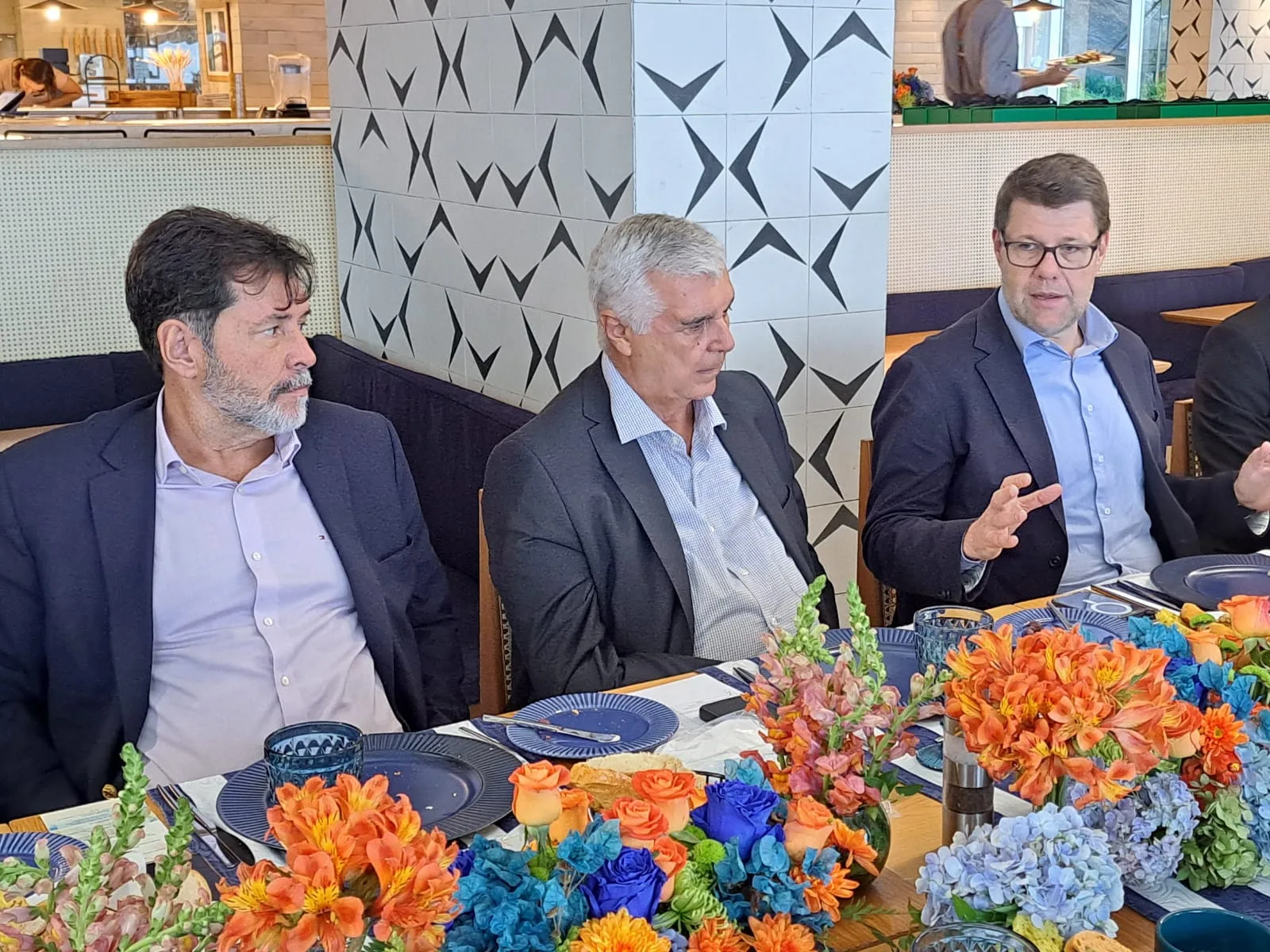 Diretores dos hotéis cinco estrelas recebem secretário Tutuca em seu encontro mensal 10 Diretores dos hotéis cinco estrelas recebem secretário Tutuca em seu encontro mensal