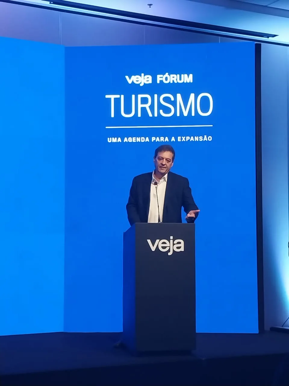 Presidente da ABIH\-RJ destaca segurança e regulamentação no VEJA Fórum de Turismo