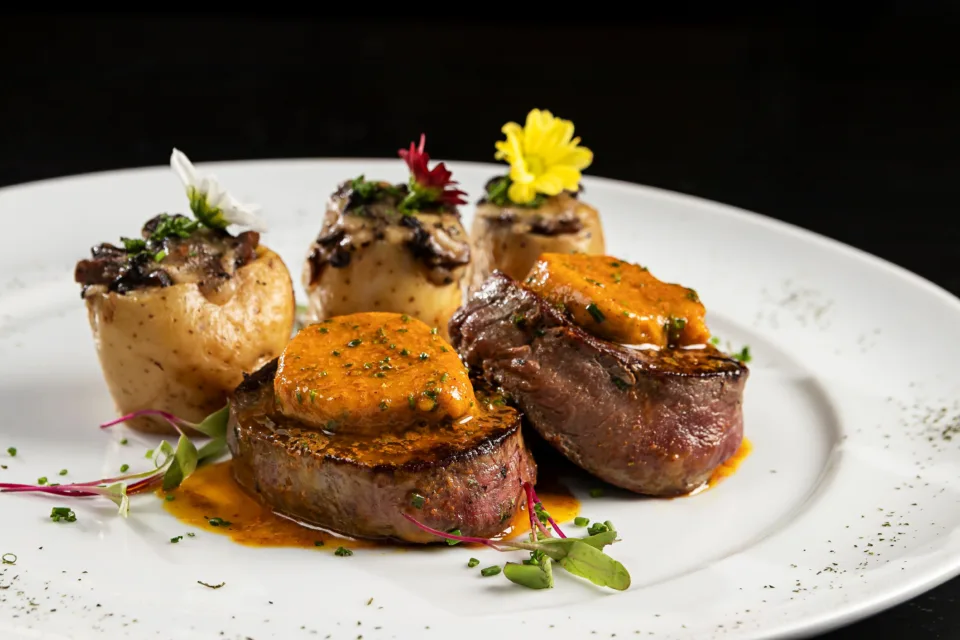 Foto 1 medalhao de file mignon ao cafe Paris Windsor Marapendi Alex Souto