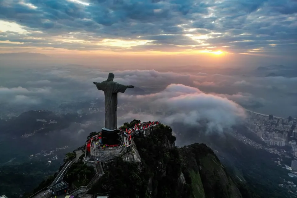 cristo redentor e coliseu acertam parceria para fomentar turismo e cultura entre brasil e italia