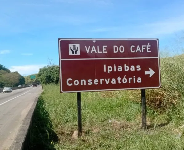 sinalizacao na dutra amplia visibilidade da rota turistica do vale do cafe
