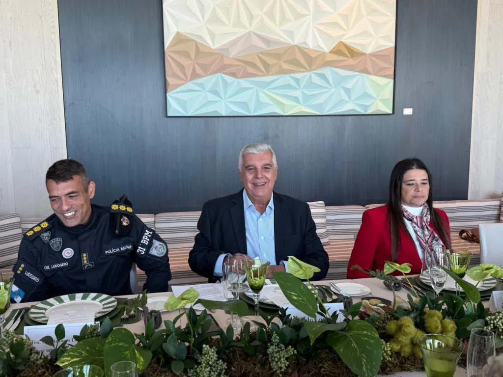 HotéisRIO recebe comandantes do 31º BPM e BPTUR em encontro com gerentes gerais dos hotéis cinco estrelas 13 WhatsApp Image 2026 06 09 at 12.55.51 1
