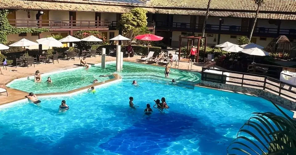hotel vilarejo praia climatiza piscinas e jacuzzis para ampliar tempor