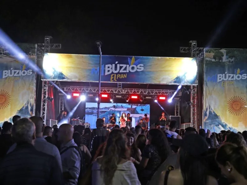 mi buzios reune cerca de 10 mil pessoas e movimenta o turismo e a cultura em buzios