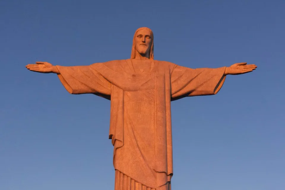 dia mundial da ia tem evento na puc rio e iluminacao especial no crist