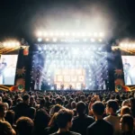 Publico em show no Jockey Club Brasileiro durante o festival Doce Maravilha, na Gavea, Rio de Janeiro