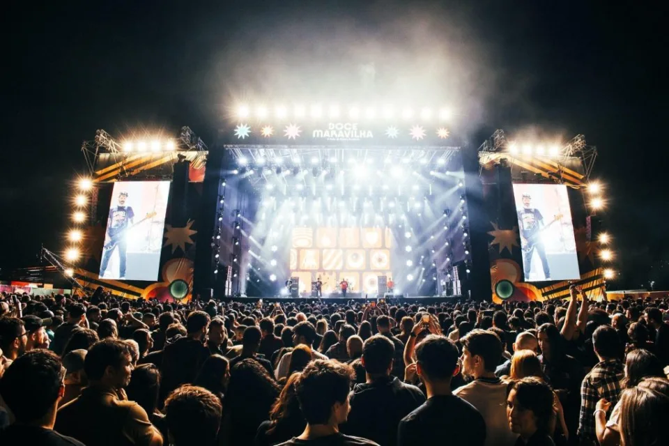 Publico em show no Jockey Club Brasileiro durante o festival Doce Maravilha, na Gavea, Rio de Janeiro