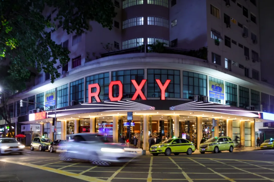 ferias aquecem o turismo e fortalecem o roxy dinner show como produto