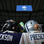 Jogadores da NFL em partida realizada no Brasil, referencia ao NFL Rio Game entre Baltimore Ravens e Dallas Cowboys no Maracana em 27 de setembro de 2026
