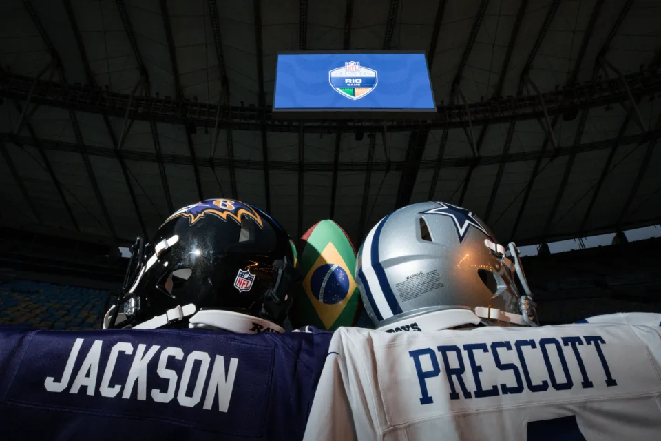 Jogadores da NFL em partida realizada no Brasil, referencia ao NFL Rio Game entre Baltimore Ravens e Dallas Cowboys no Maracana em 27 de setembro de 2026