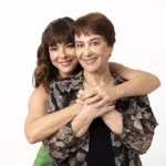 nivea maria e regiane alves seguem em cartaz com querida mamae no teat