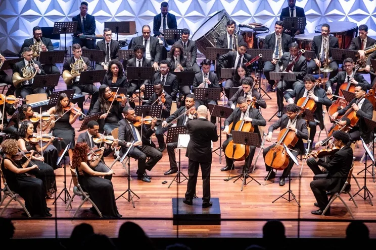 Orquestra Sinfonica Jovem do Rio de Janeiro durante apresentacao, formacao que leva o concerto Encontro de Geracoes a Sala Cecilia Meireles, na Lapa