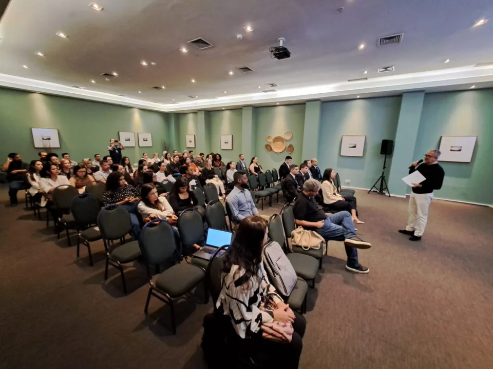 Palestra do HotéisRIO sobre ações de vigilância sanitária em hotéis, no Grand Mercure Rio de Janeiro Copacabana