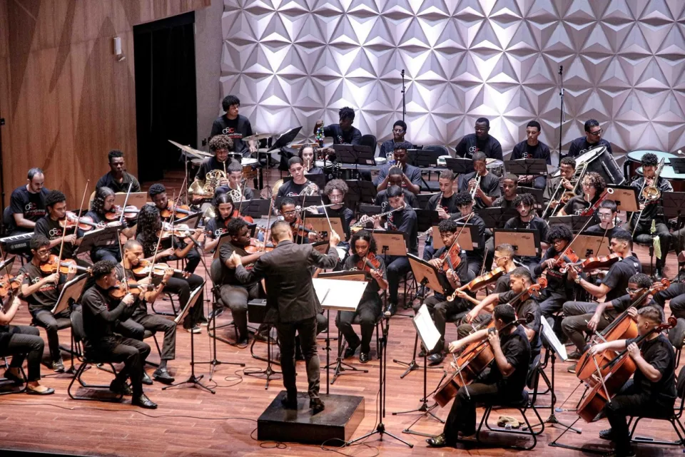 queen ganha concerto sinfonico gratuito no teatro joao caetano