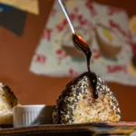 satay cria festival de onigiri e transforma clientes em curadores do c