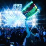 Apresentação musical em palco do festival AFROPUNK Brasil