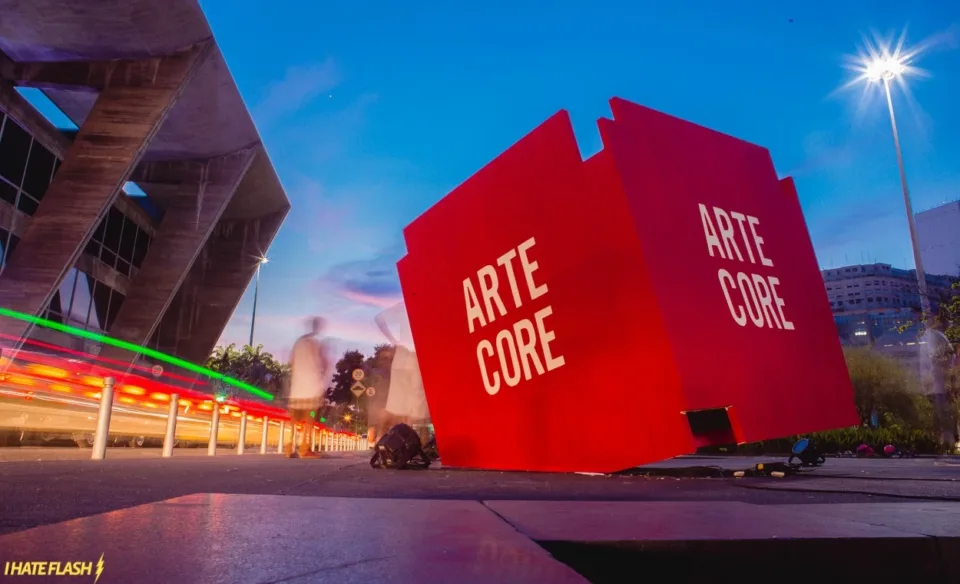Arte de divulgação do festival Arte Core 2026, dedicado à arte urbana e contemporânea, no MAM Rio