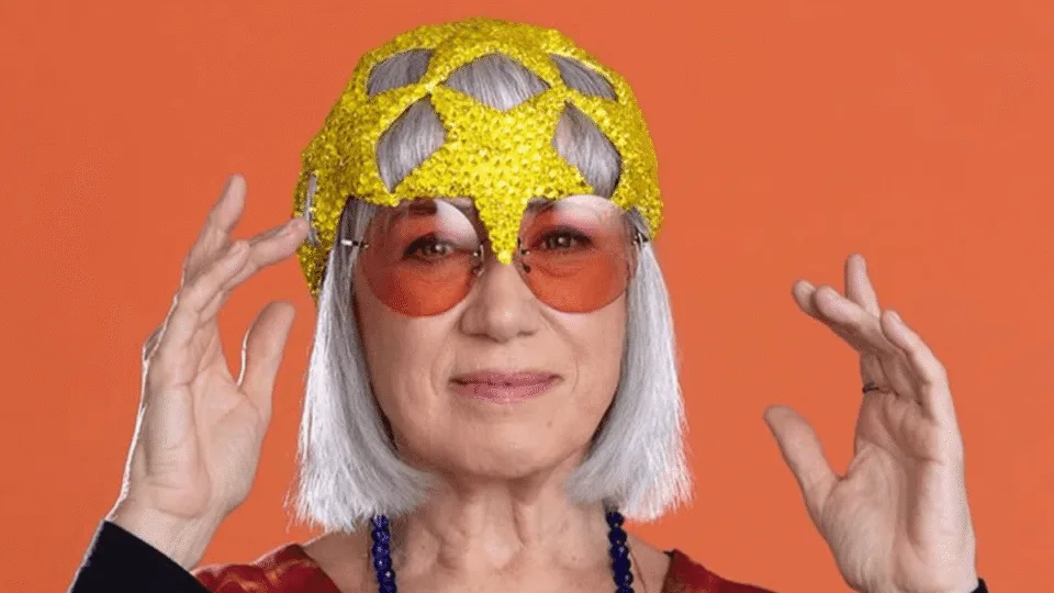 Atriz Lilia Cabral caracterizada como Rita Lee para o espetáculo "A Balada da Louca"