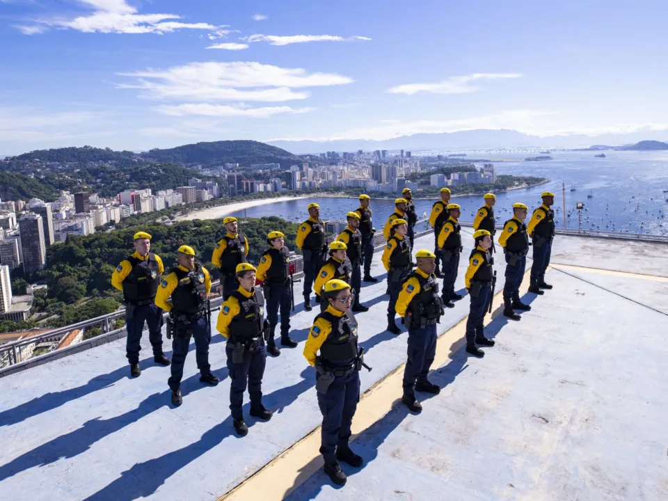Agentes da Divisao de Elite da Guarda Municipal do Rio de Janeiro, a Forca Municipal, patrulhando area de grande circulacao