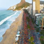 Corredores durante a Meia Maratona Internacional do Rio de Janeiro, prova que percorre a orla da Zona Sul carioca