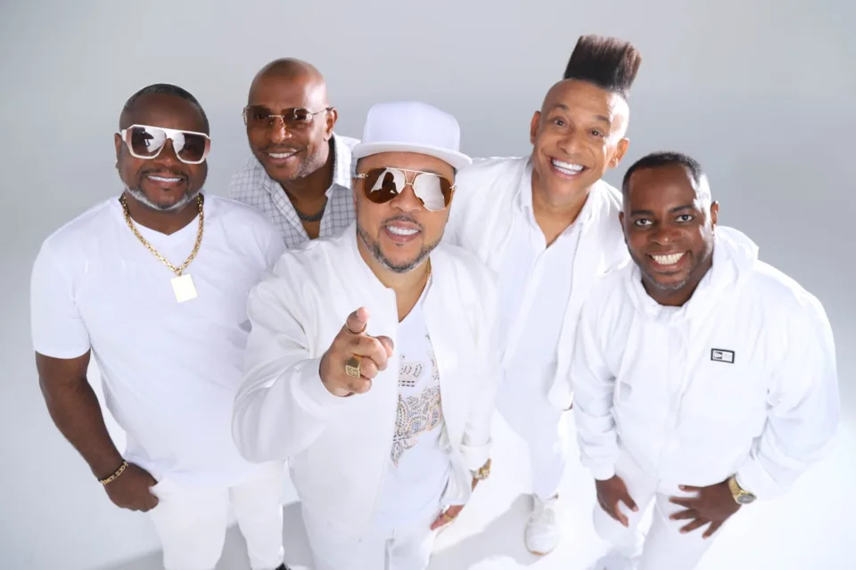 Integrantes do grupo Molejo durante apresentação de pagode, atração do Casarão do Firmino, na Lapa