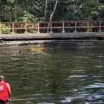 Piscina de água natural do Parque Natural Municipal da Serra do Mendanha, em Bangu, no Rio de Janeiro