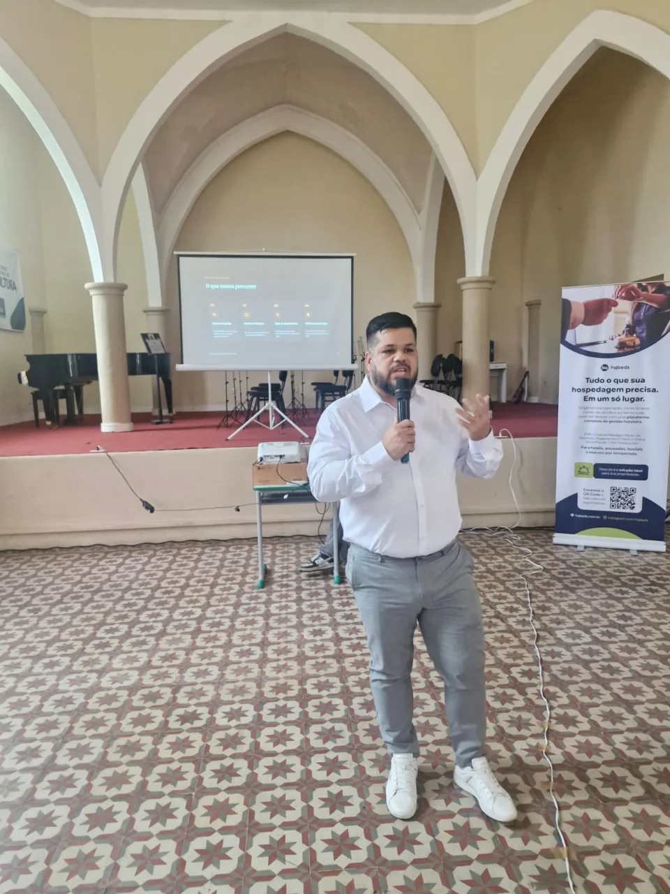 Palestra do PROENH-RJ para hoteleiros e representantes do turismo de Miguel Pereira