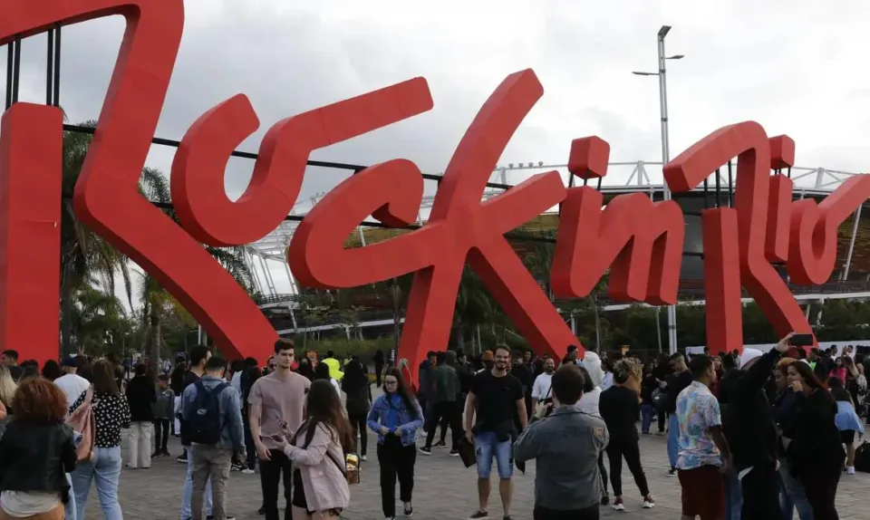 Público lotando a Cidade do Rock durante edição do Rock in Rio, no Parque Olímpico do Rio de Janeiro