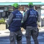 Agentes municipais em operação do programa Tolerância Zero nas ruas da Zona Sul do Rio de Janeiro