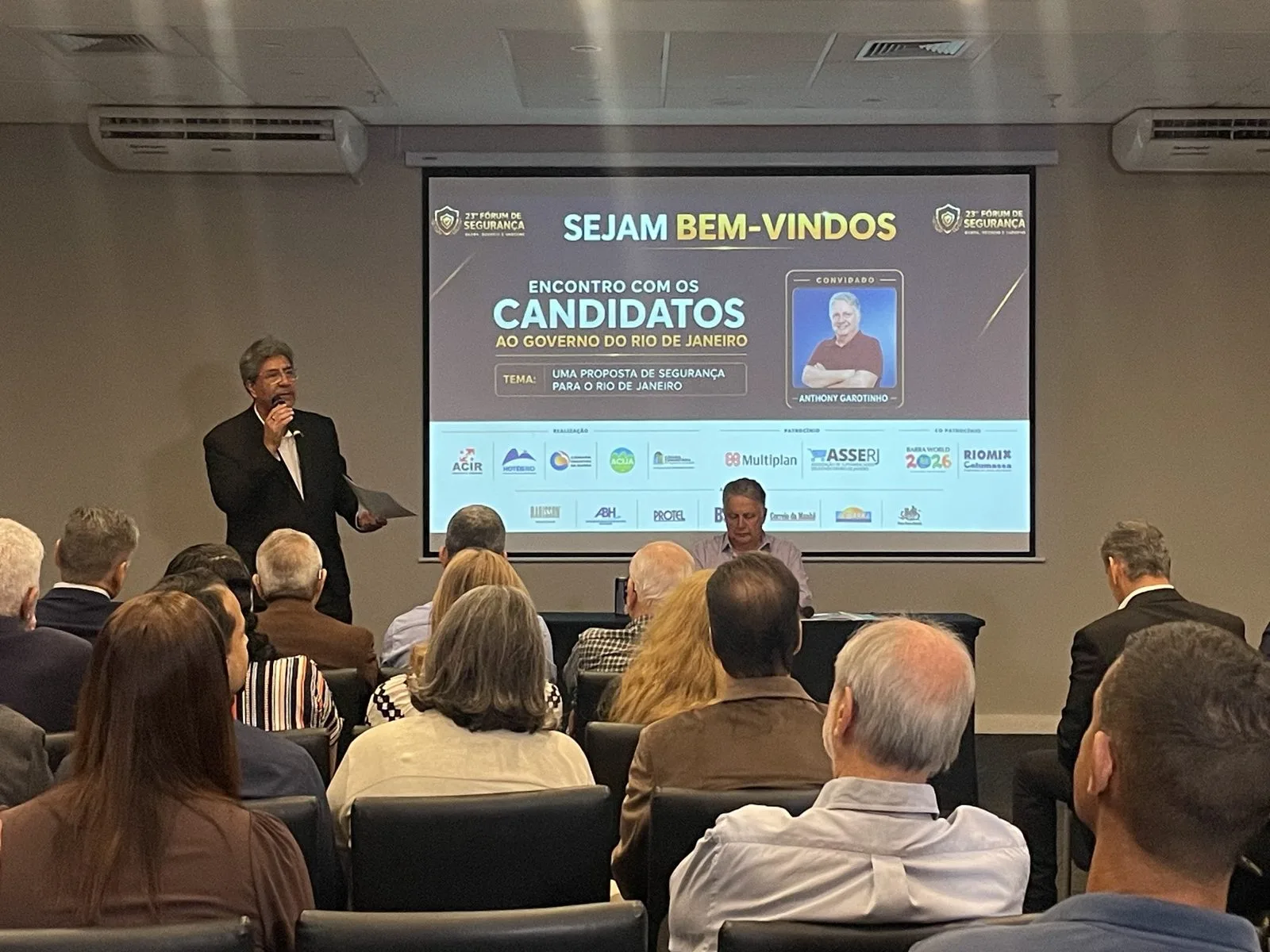 Apresentação do candidato ao governo do estado para a plateia do setor hoteleiro do Rio de Janeiro