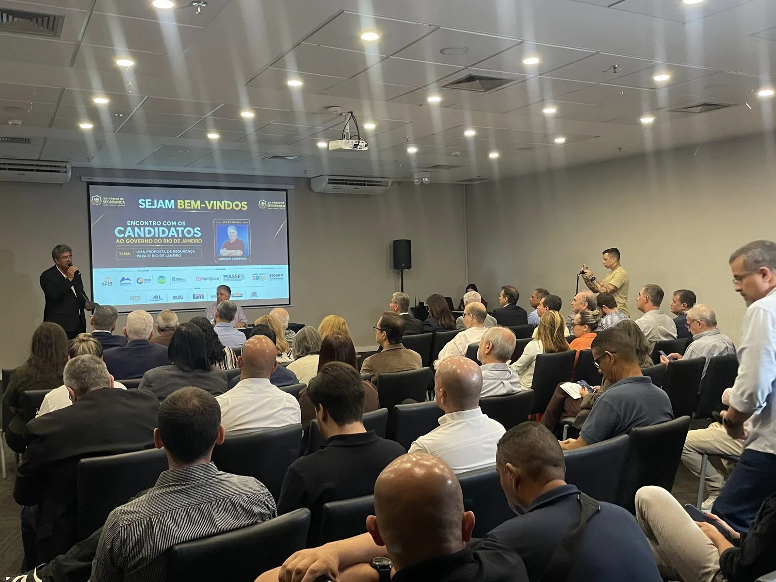 Auditório com público do setor de turismo e hotelaria na 23ª edição do Fórum de Segurança