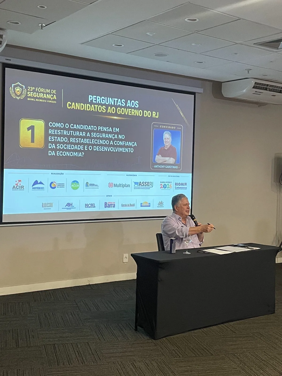 Anthony Garotinho responde à primeira pergunta do Fórum de Segurança do HotéisRIO e da ACIR