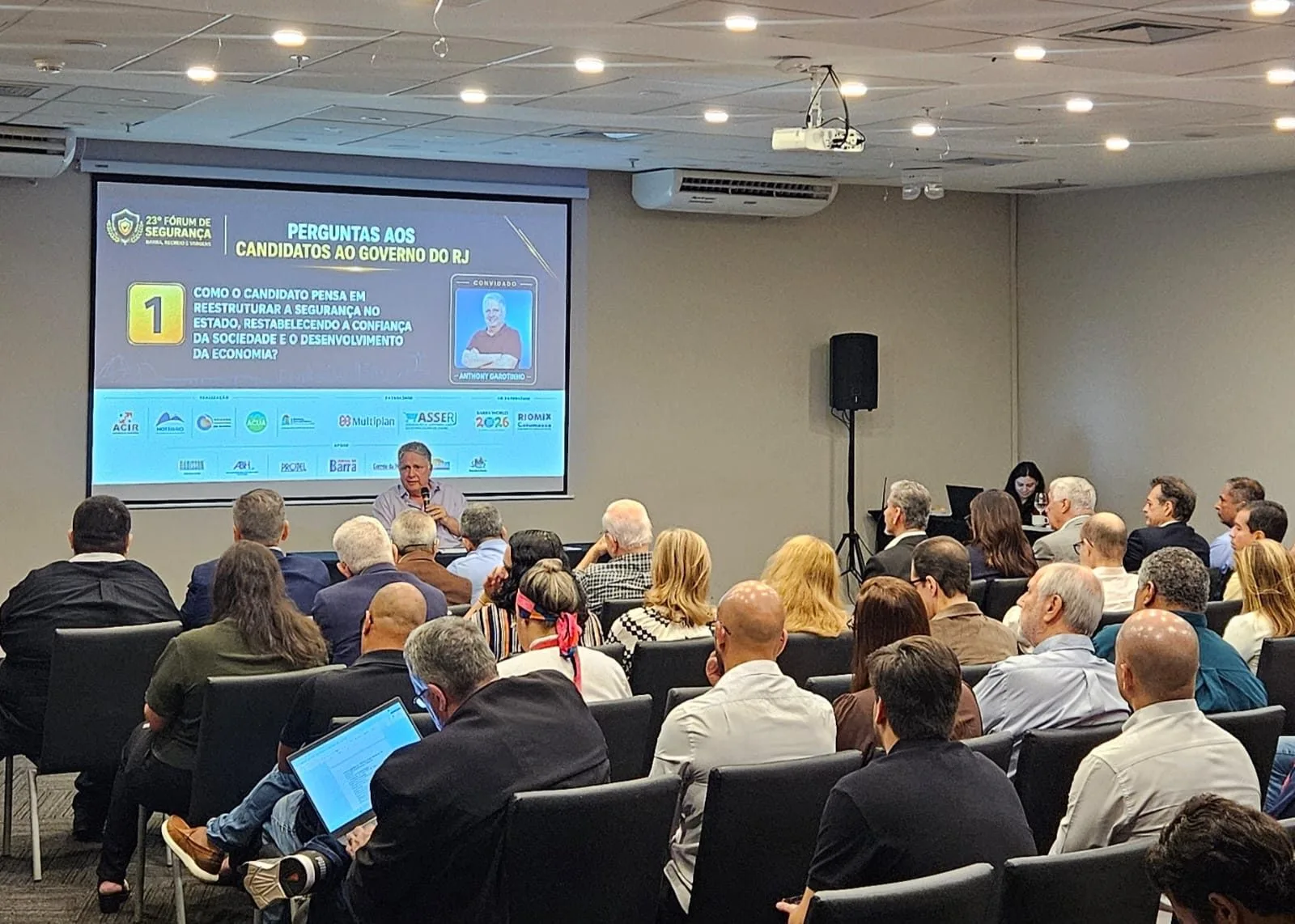 Plateia do Fórum de Segurança acompanha as propostas de segurança pública para o Rio de Janeiro