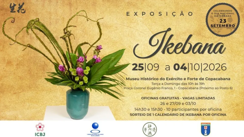 Arranjo floral japonês exposto na mostra de ikebana do Forte de Copacabana