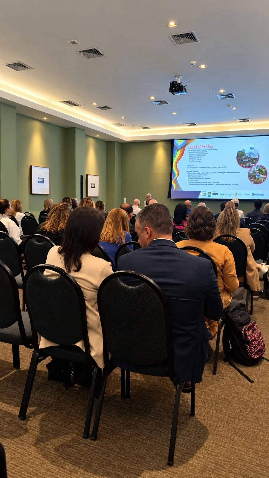 Apresentações e público do Fórum Comercial do HotéisRIO, no Grand Mercure Rio de Janeiro Copacabana