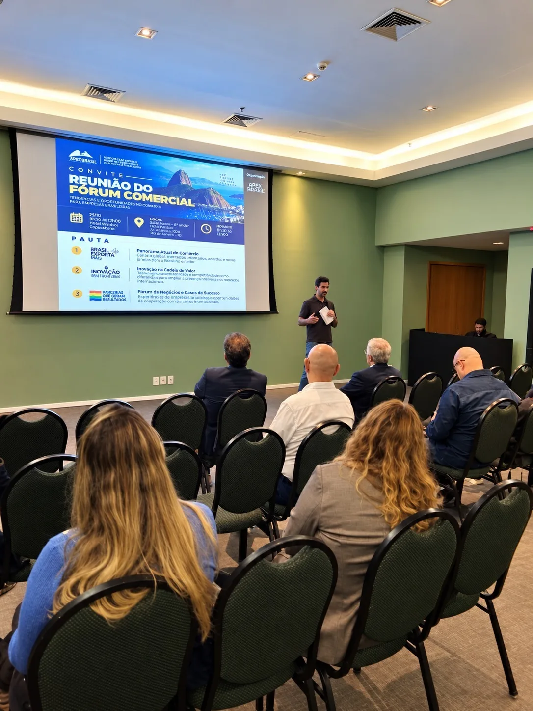 Apresentações e público do Fórum Comercial do HotéisRIO, no Grand Mercure Rio de Janeiro Copacabana
