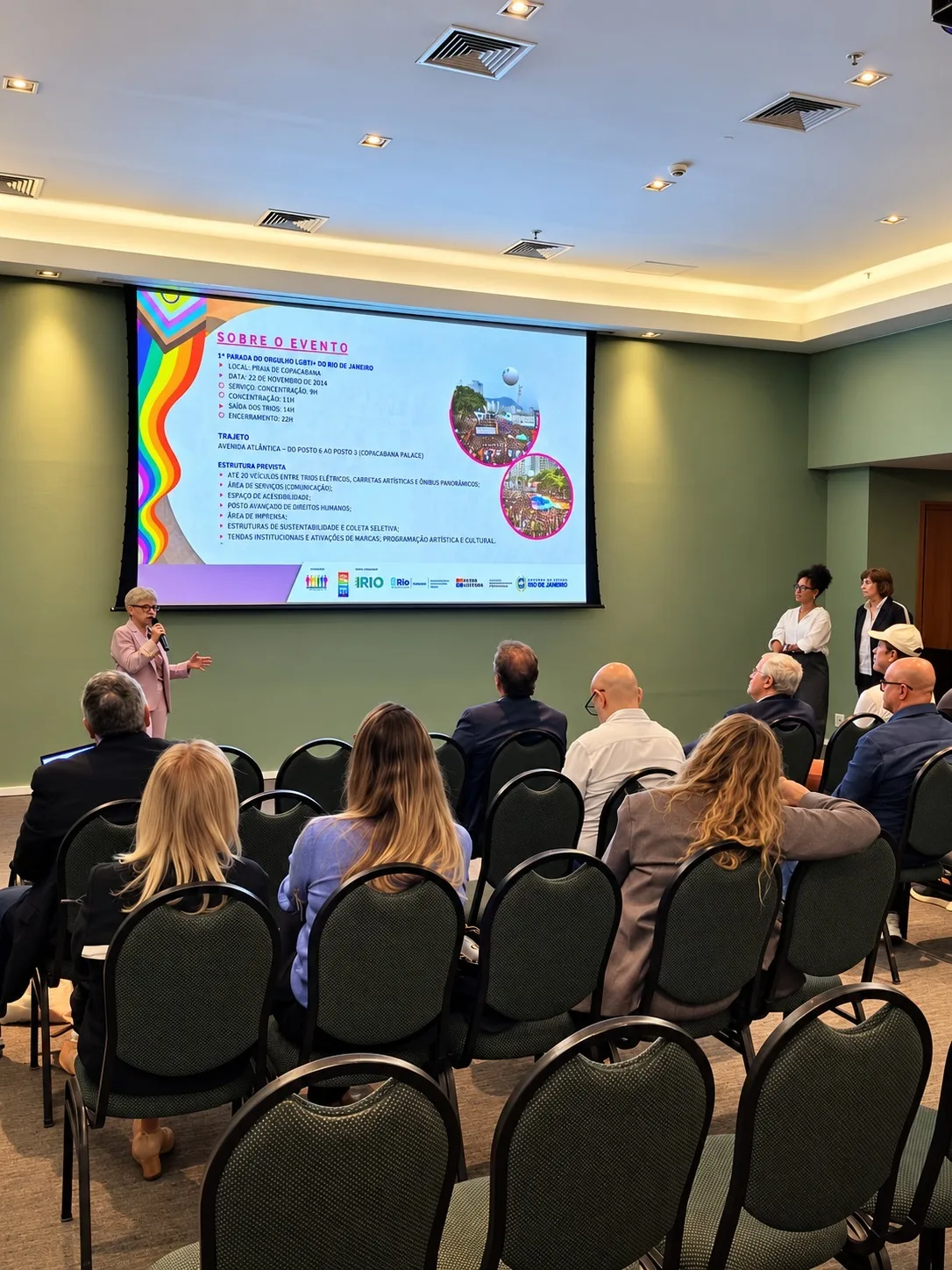 Apresentações e público do Fórum Comercial do HotéisRIO, no Grand Mercure Rio de Janeiro Copacabana