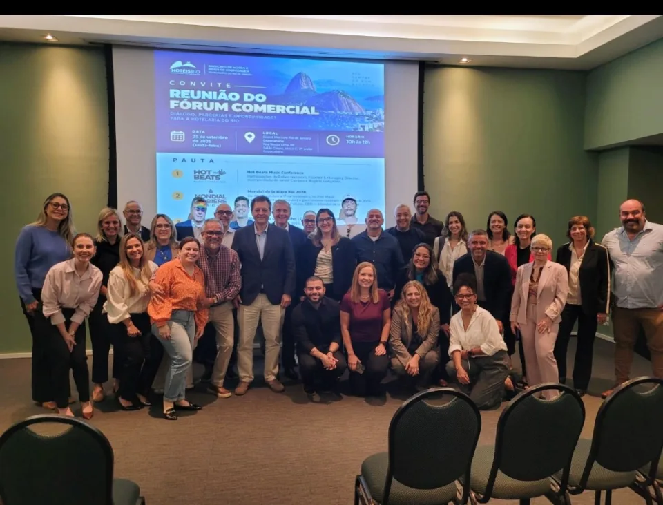 Participantes do Fórum Comercial do HotéisRIO reunidos no Grand Mercure Rio de Janeiro Copacabana, em 25 de setembro de 2026