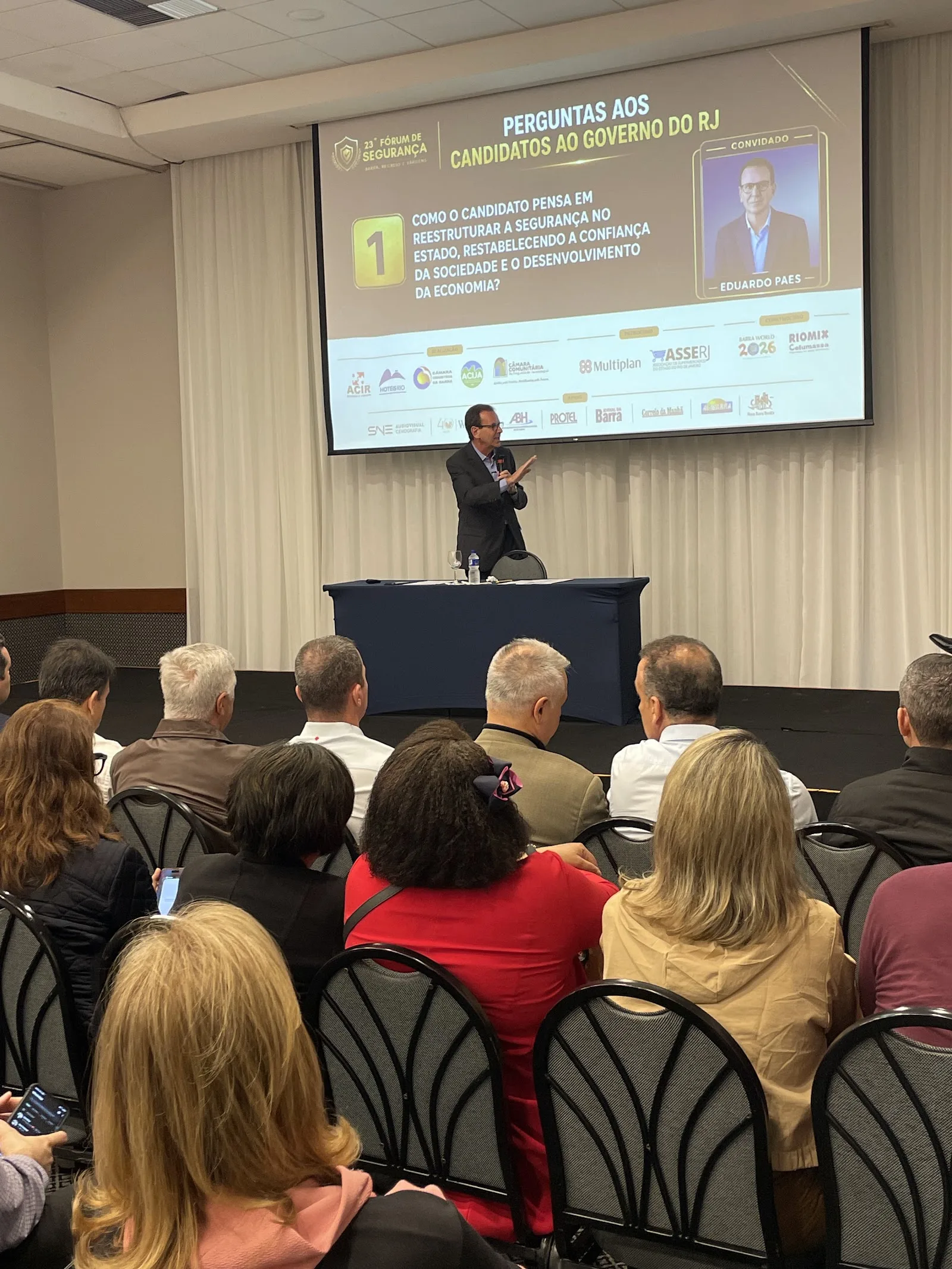 Registro da 23ª edição do Fórum de Segurança do HotéisRIO e ACIR com o candidato Eduardo Paes, no Rio de Janeiro