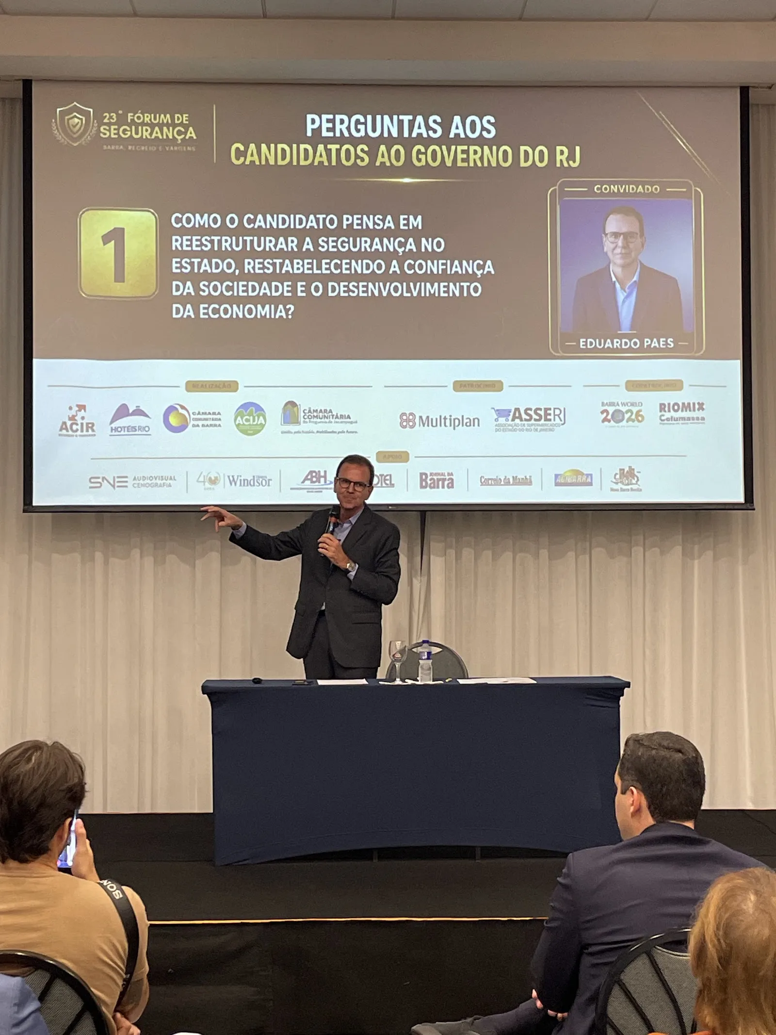 Registro da 23ª edição do Fórum de Segurança do HotéisRIO e ACIR com o candidato Eduardo Paes, no Rio de Janeiro