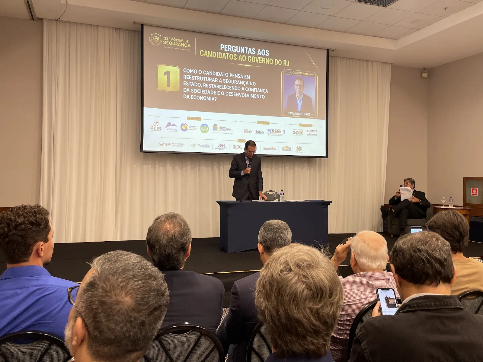 Registro da 23ª edição do Fórum de Segurança do HotéisRIO e ACIR com o candidato Eduardo Paes, no Rio de Janeiro