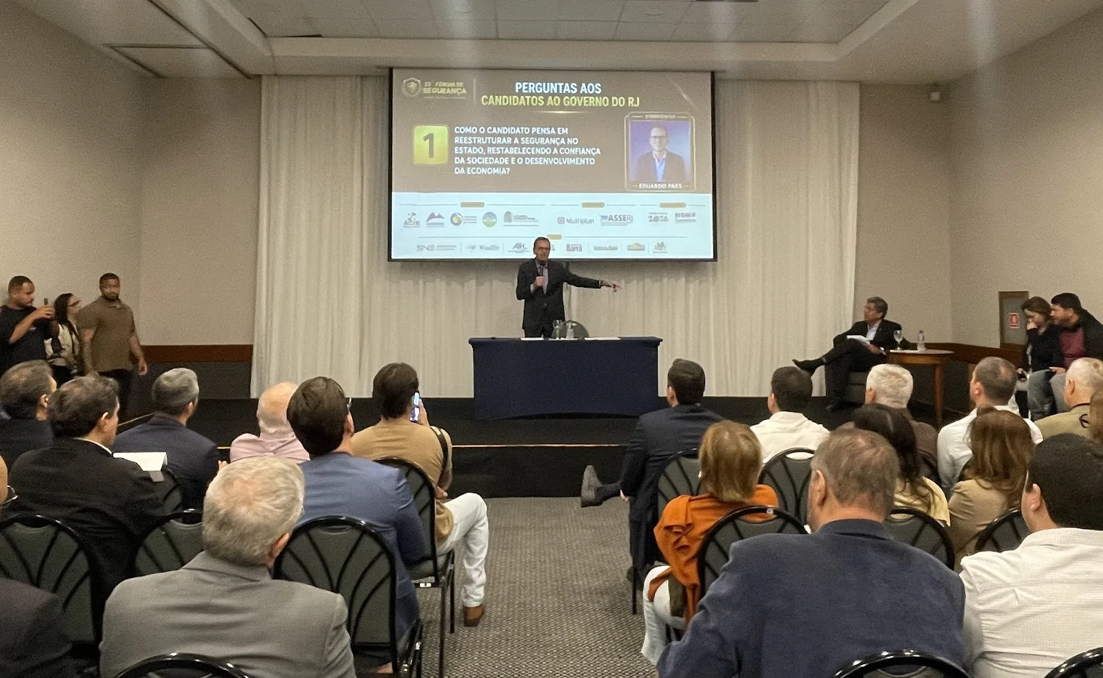 Registro da 23ª edição do Fórum de Segurança do HotéisRIO e ACIR com o candidato Eduardo Paes, no Rio de Janeiro