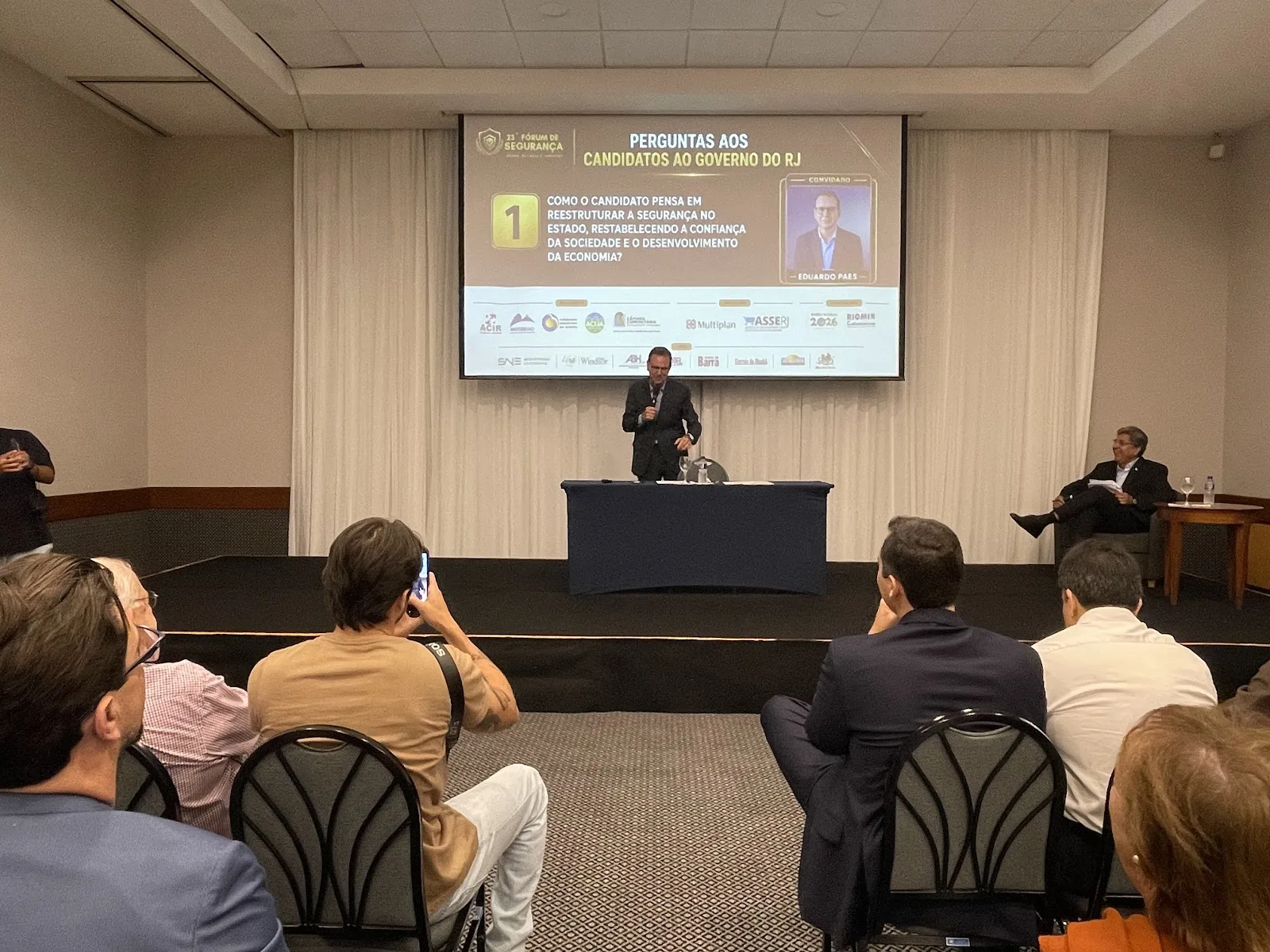 Registro da 23ª edição do Fórum de Segurança do HotéisRIO e ACIR com o candidato Eduardo Paes, no Rio de Janeiro