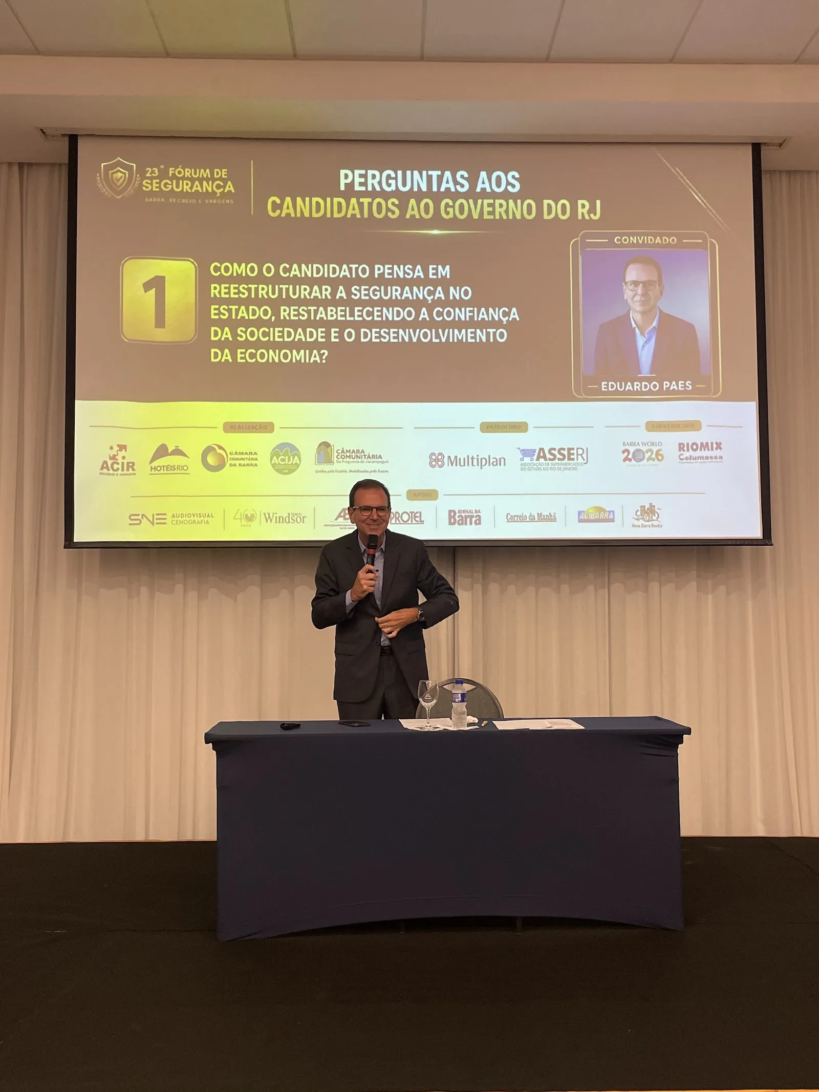 Registro da 23ª edição do Fórum de Segurança do HotéisRIO e ACIR com o candidato Eduardo Paes, no Rio de Janeiro